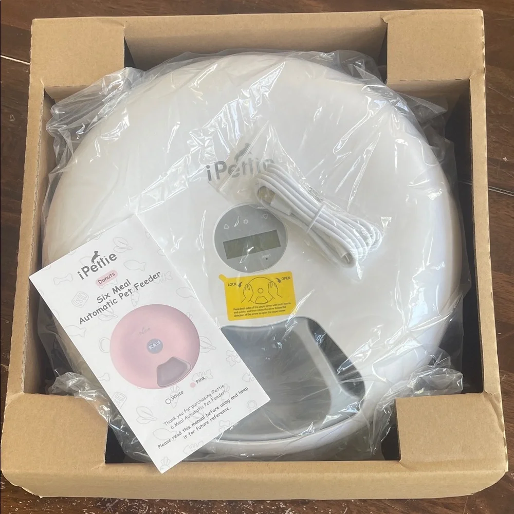NIB! Ipettie 6 Meal Automatic Pet Feeder White